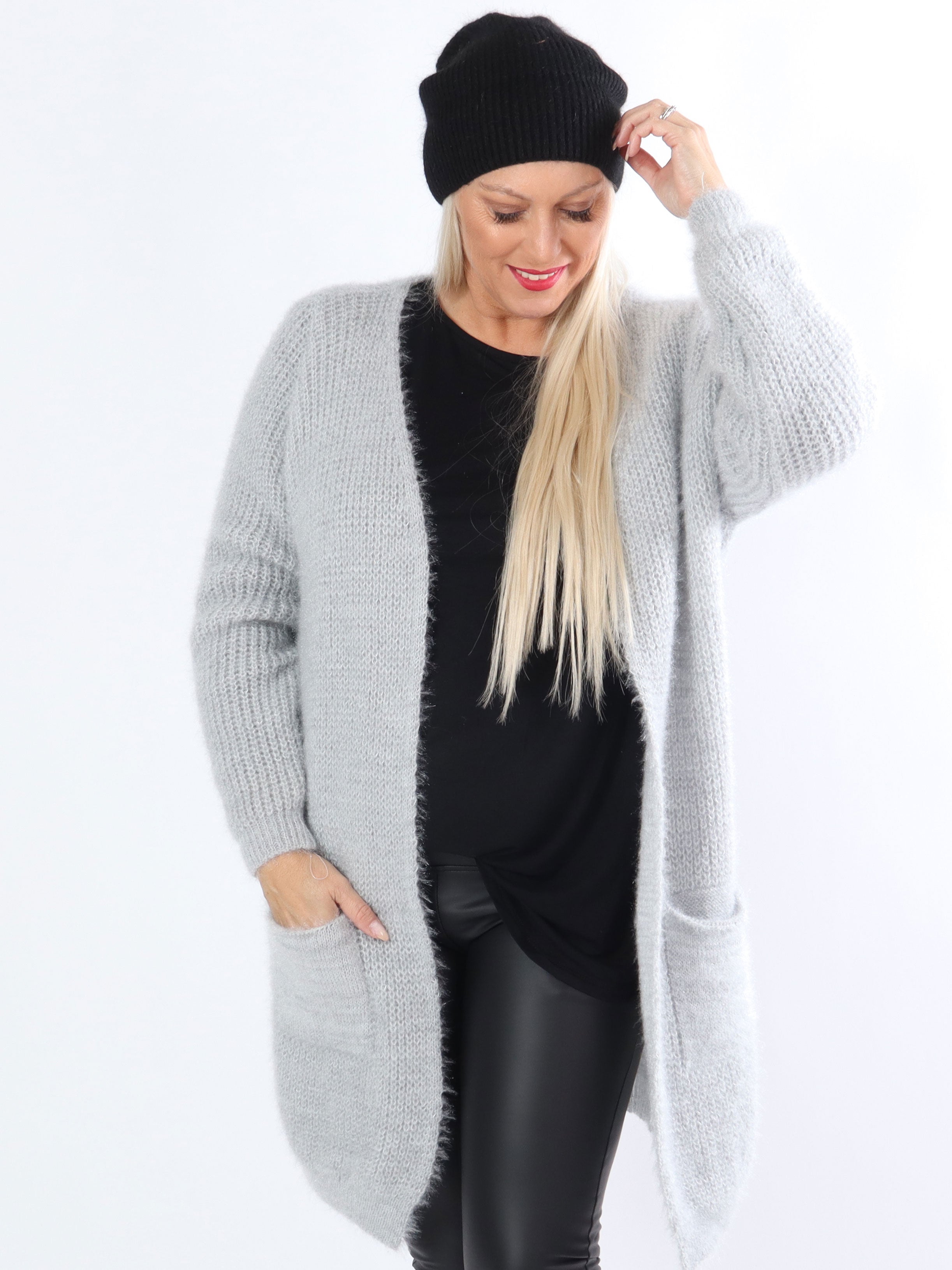 Levy - Svart plus size fluffig kofta med fickor